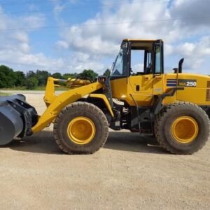 Komatsu WA250-5L WA250PT-5L Manual de servicio